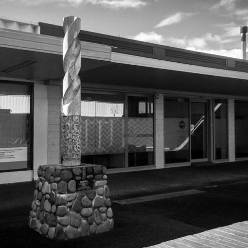 Shaney Warena designed ‘Tuwiri’ when he was just 15 years old, his design went on to make him the Turangi winner of the Taupo Sculpture Trust Schools’ competition for 2013. The design of the sculpture, a traditional maori drill with a taniwha design at the base, is in honour of the Turangi people that helped build the dam. The solid wood work was carved by Mark Te Kahu, and stands on a plinth made of stones from the Tongariro River. It was unveiled and blessed in the Turangi Town Centre at dawn on 11th June 2015.